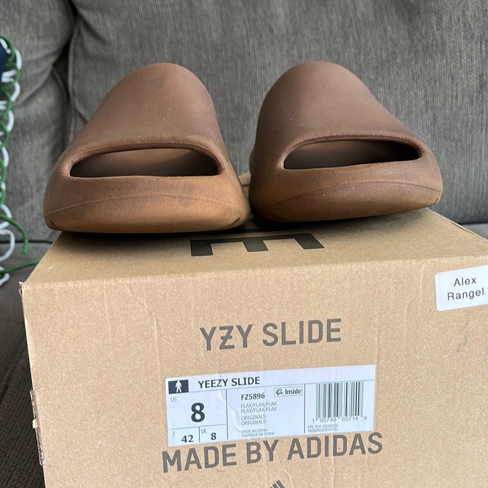 Yeezy Slide Flax Color -used condition